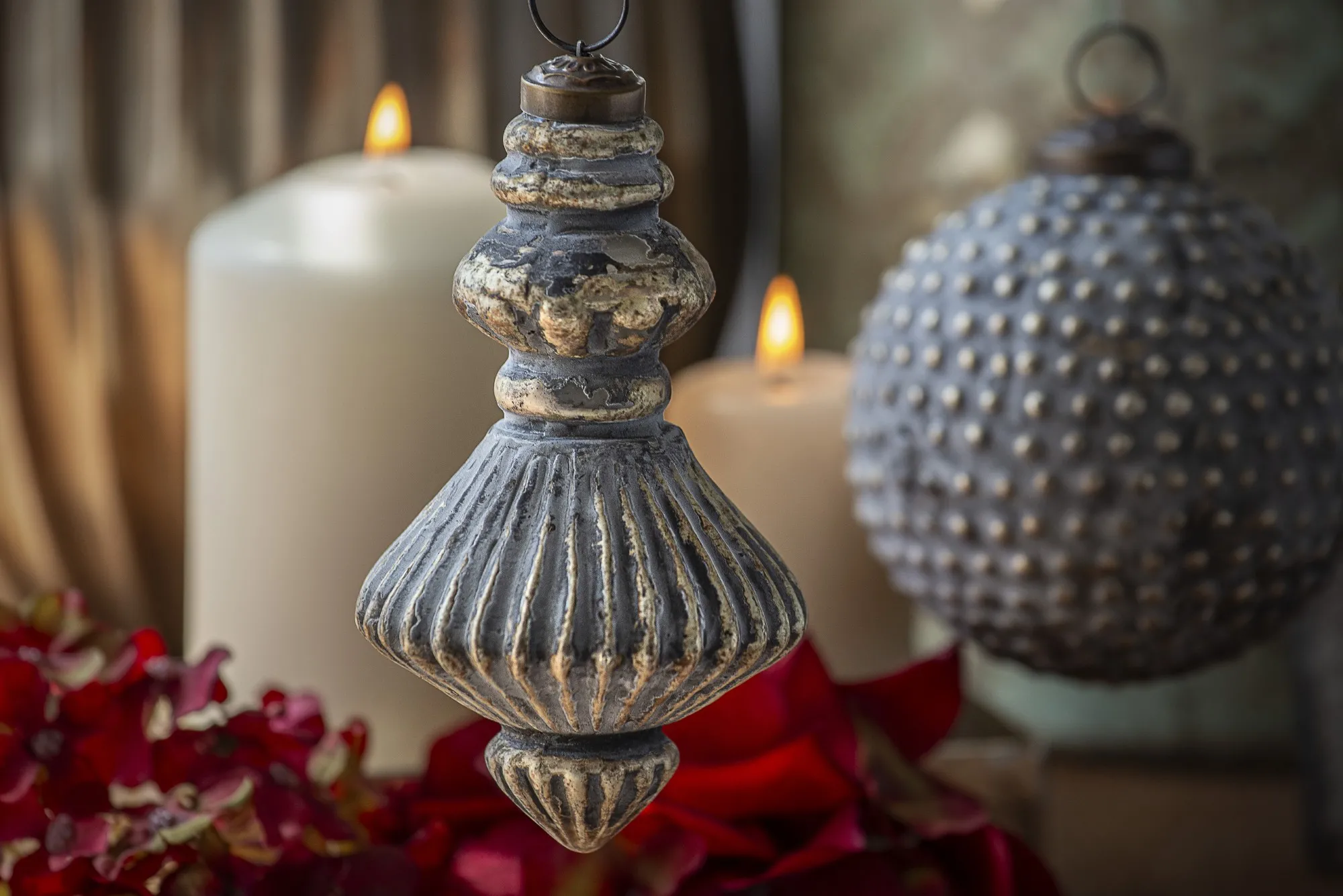 Anhänger Kegel Falten, antik gold, H 14 cm, Ø 8 cm