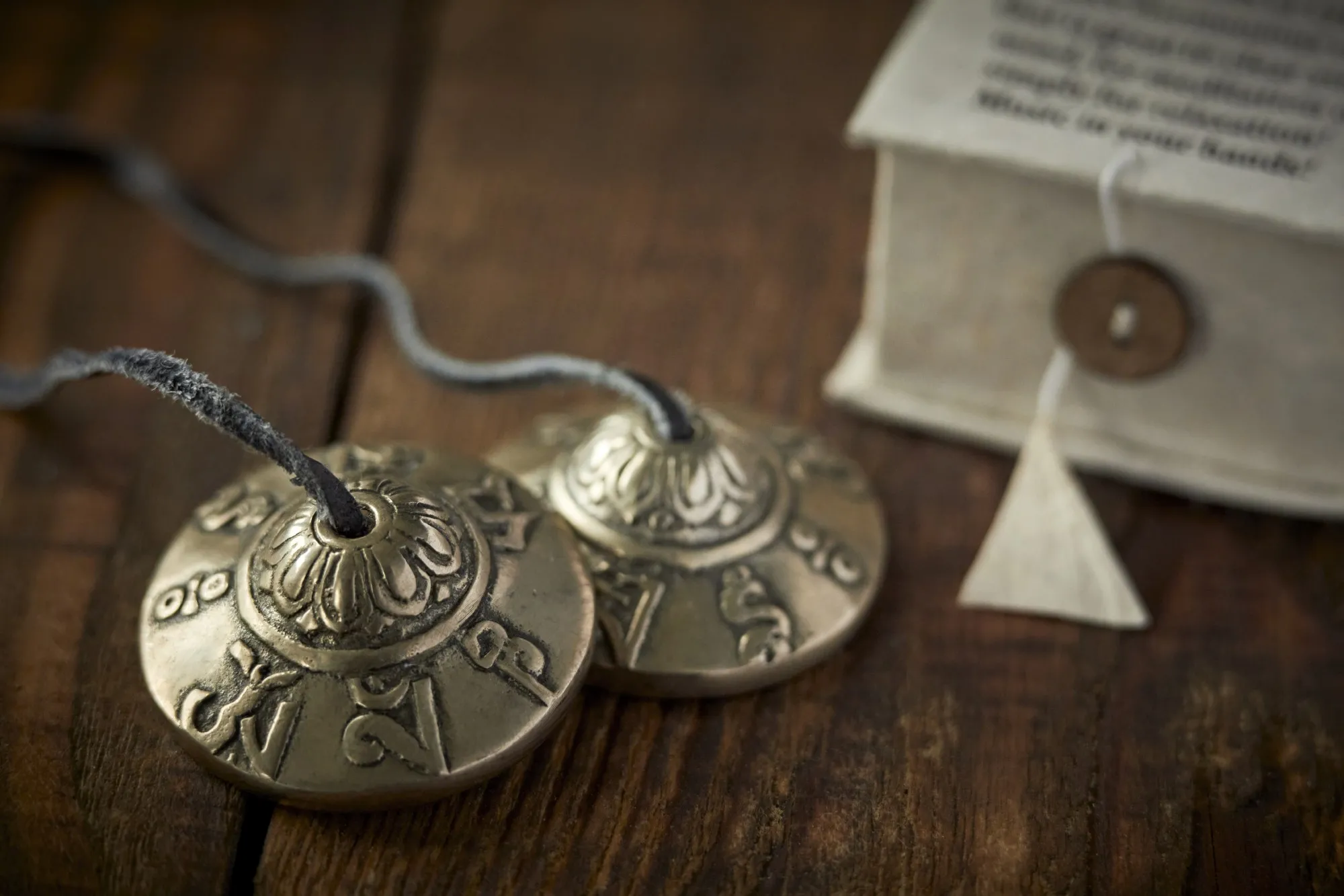 Zimbeln 'Om Mane', antik silber, Ø je 4,5 cm, H 3 cm