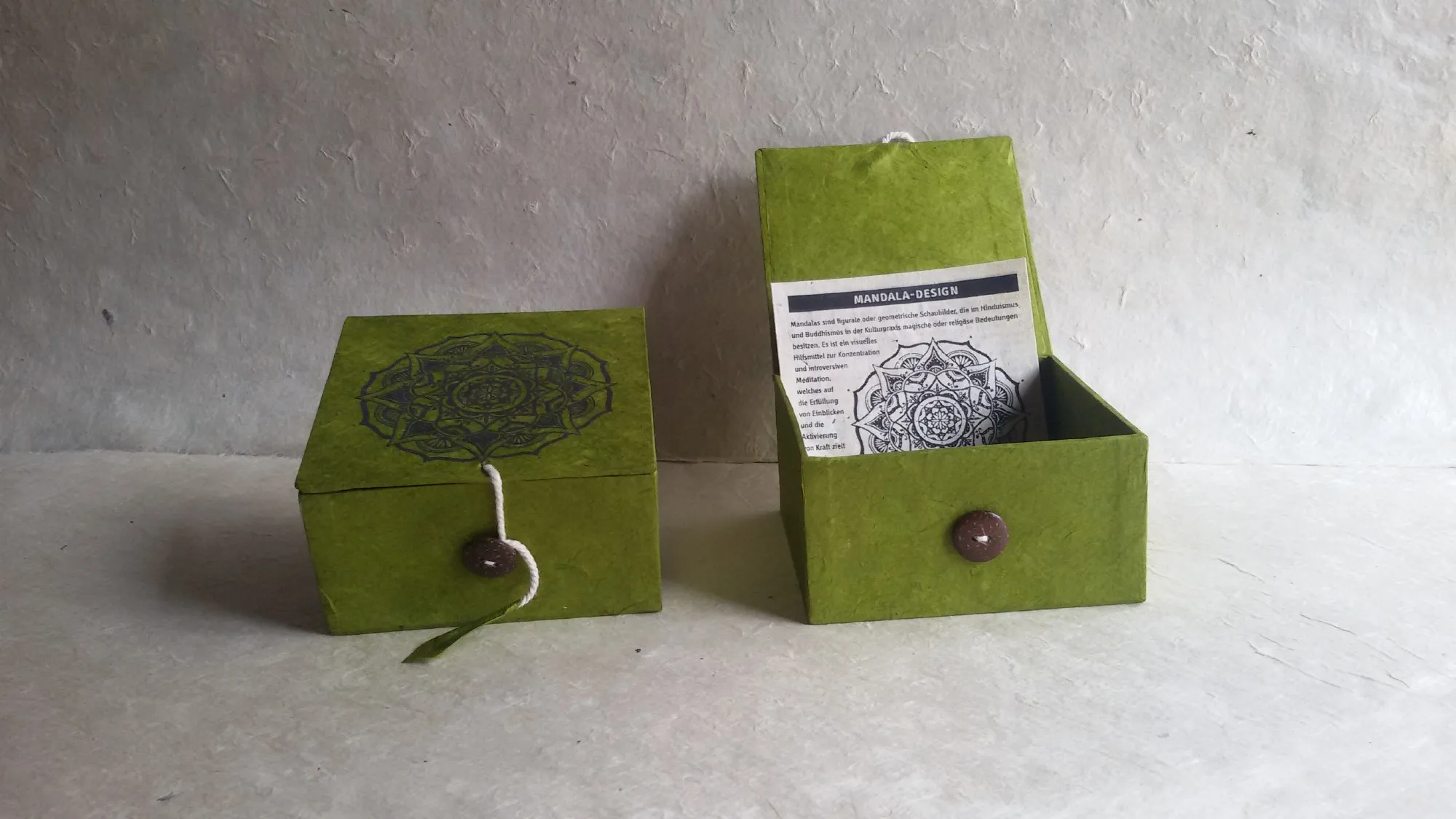 Lokta Box 'Mandala', oliv, T 11 cm, B 11 cm, H 5,5 cm