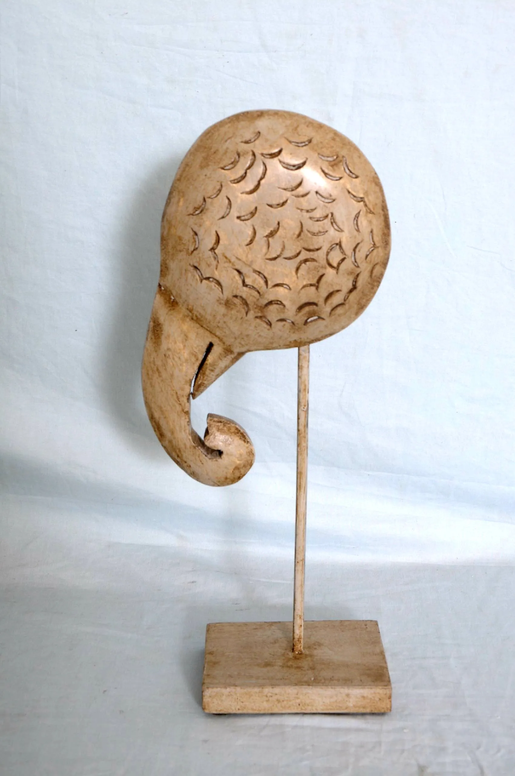 Skulptur Elefant abstrakt auf Ständer, T 18 cm, B 9,5 cm, H 39,5 cm