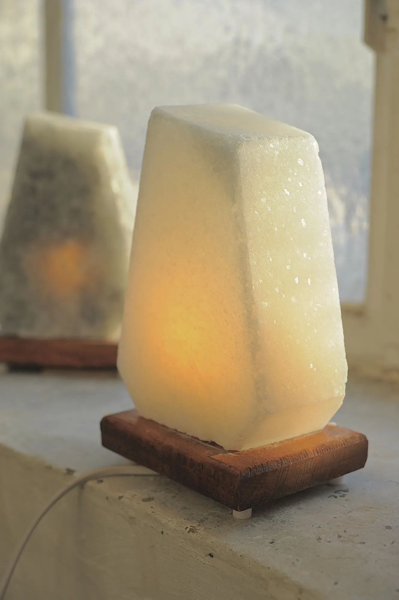 Salzlampe 'Acisal', weiß, B 10 cm, H 20 cm, T 4 cm