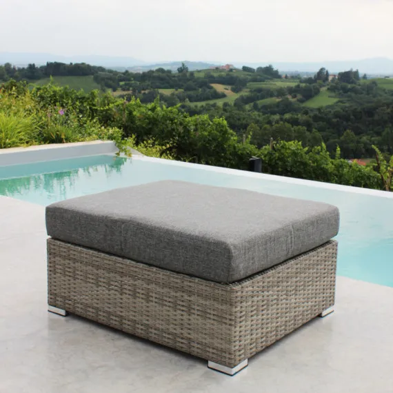 COPACABANA Fußstütze aus Rattan für den Außenbereich