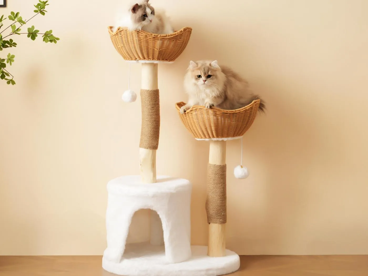 Kratzbaum 60x42x108cm - mit 1 Höhle und 2 Körben - mit Plüschball und dickem Kissen - natur + weiß