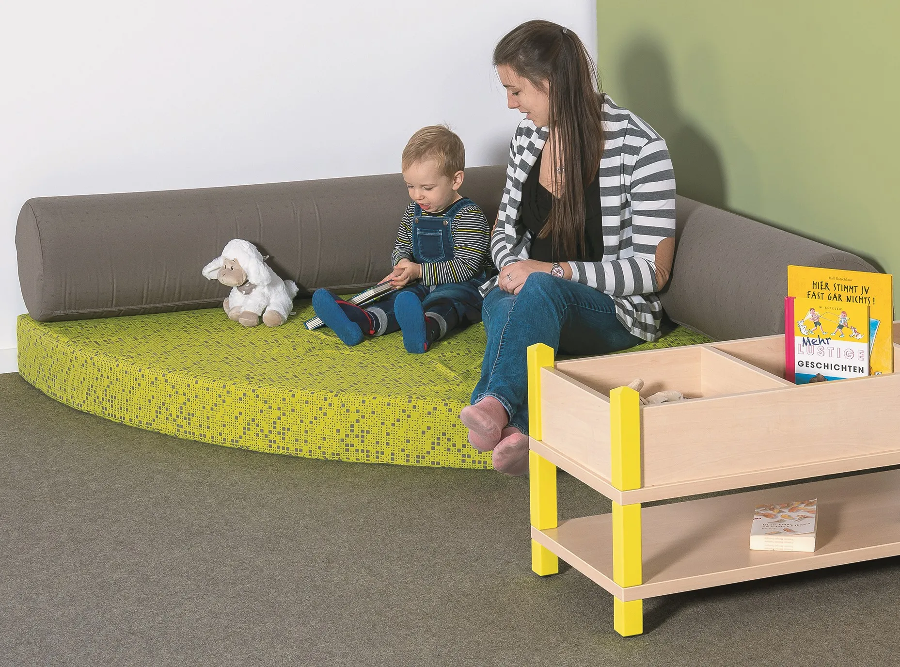 Kuschelecke Viertelkreis mit Schaumstoffkern und Stoffbezug