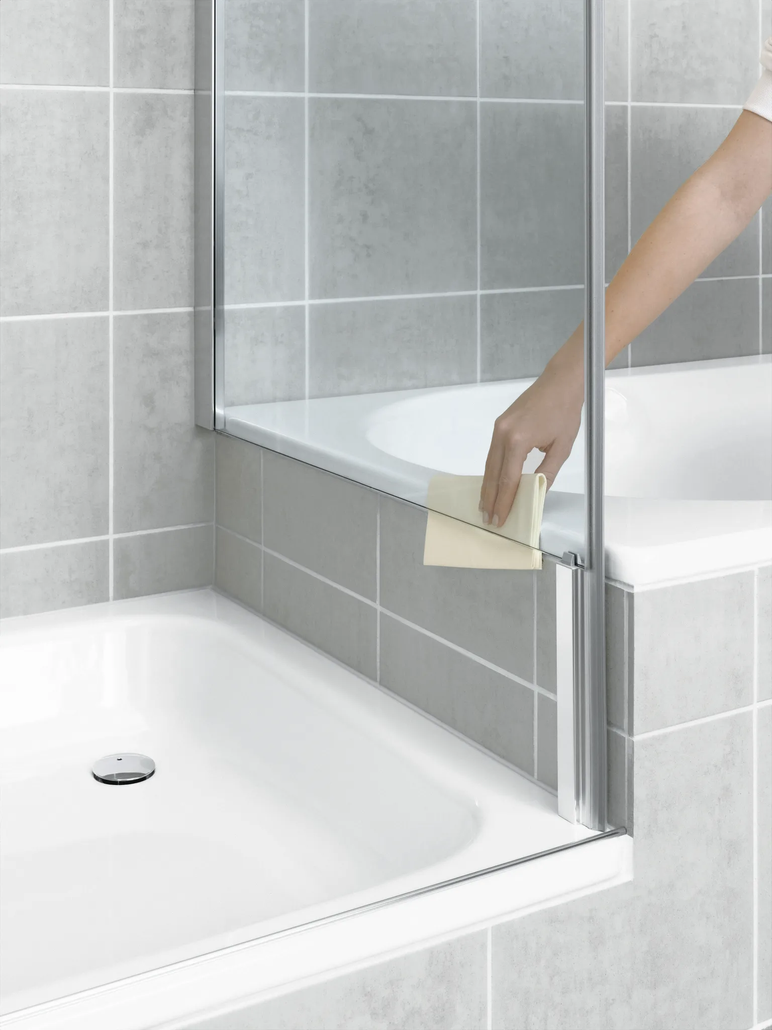 Kermi verkürzte Seitenwand neben Badewanne für Ecke „PASA XP“ Glas Klar, Profile Silber Mattglanz, BV: 870 - 900 mm WE: 880 - 910 mm H: 1600 mm