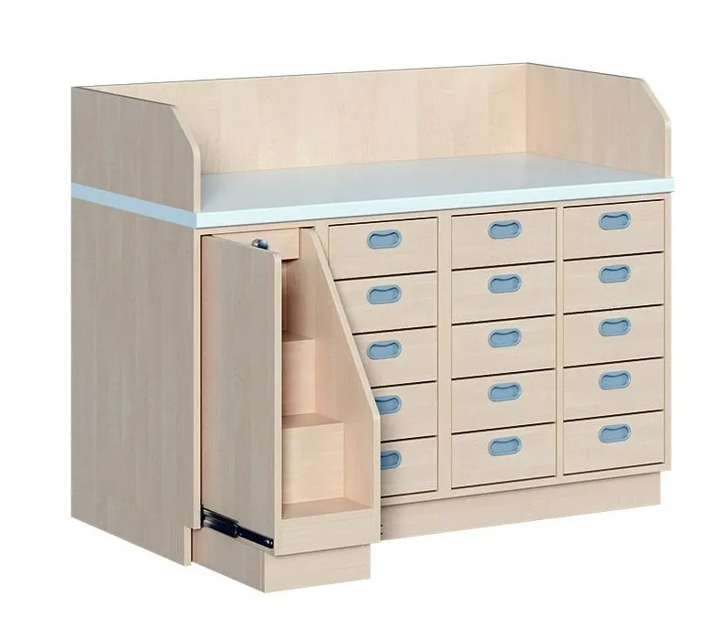 Wickelkommode mit 15 Schüben und ausziehbarer Treppe